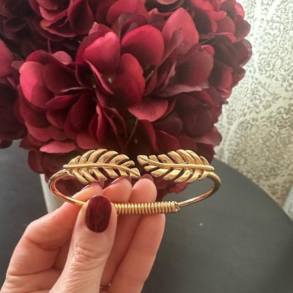 Kinsely Armelle Laurel Leaf bracelet